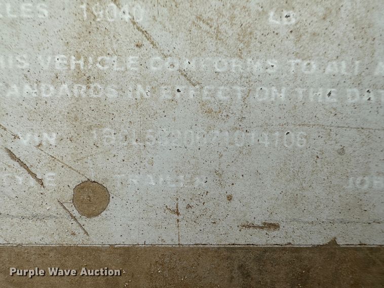 image for item LT9237 2007 Barrett  livestock trailer