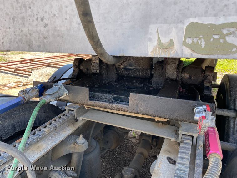 image for item MM9460 1993 CMC T-102  end dump trailer