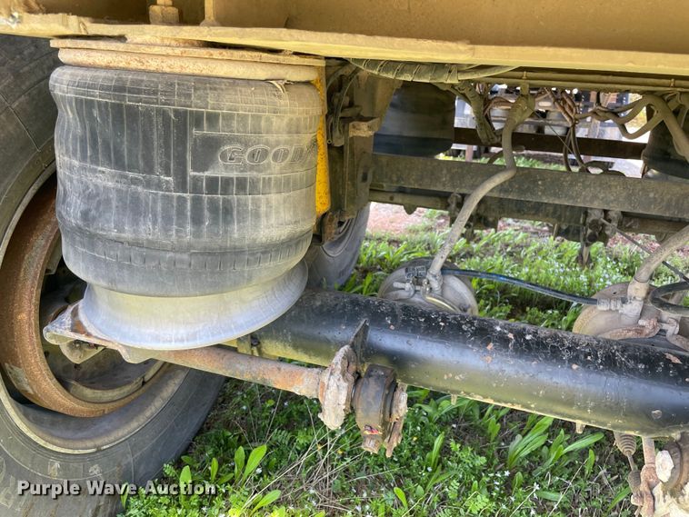 image for item MM9460 1993 CMC T-102  end dump trailer