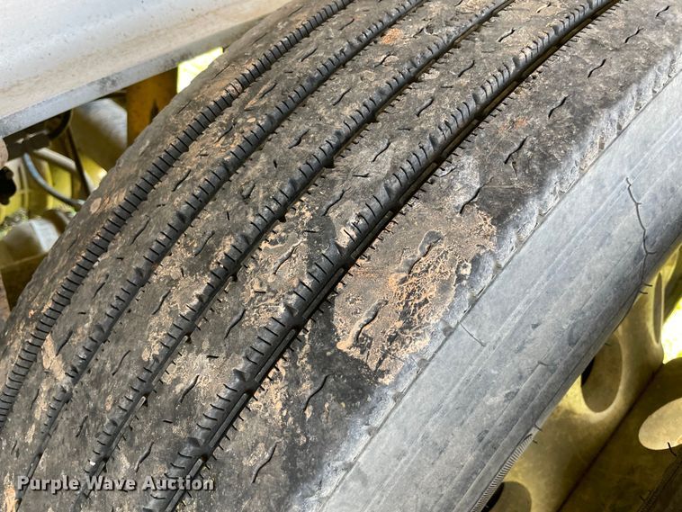 image for item MM9460 1993 CMC T-102  end dump trailer