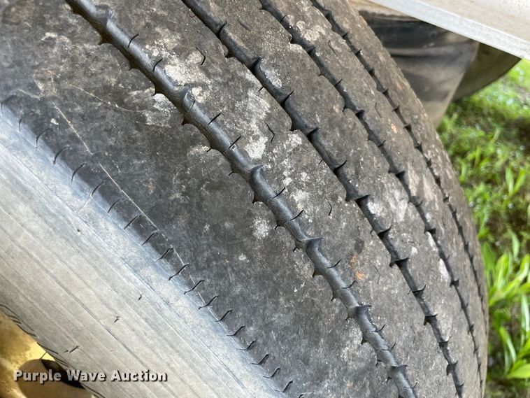 image for item MM9460 1993 CMC T-102  end dump trailer