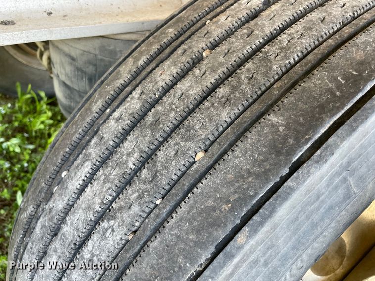 image for item MM9460 1993 CMC T-102  end dump trailer