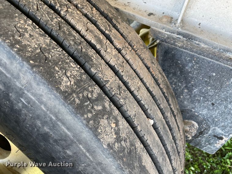 image for item MM9460 1993 CMC T-102  end dump trailer