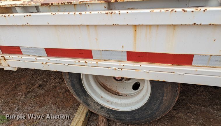 image for item MN9840 1976 Muv-All 4534A  drop deck equipment trailer