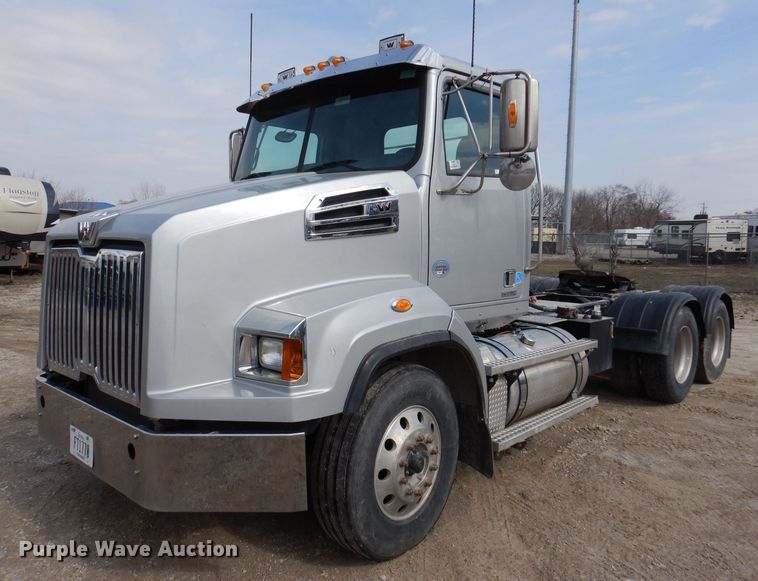 image for item MO9598 2020 Western Star 4700SB  semi truck