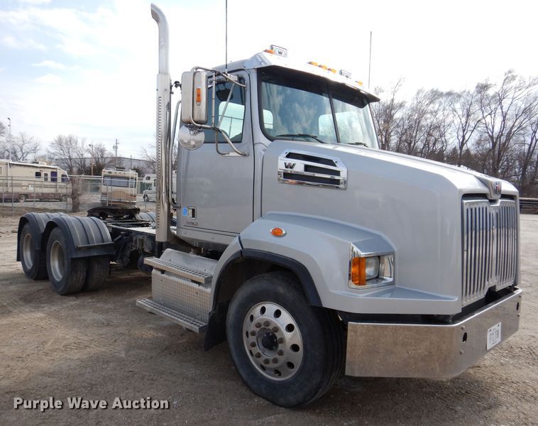 image for item MO9598 2020 Western Star 4700SB  semi truck