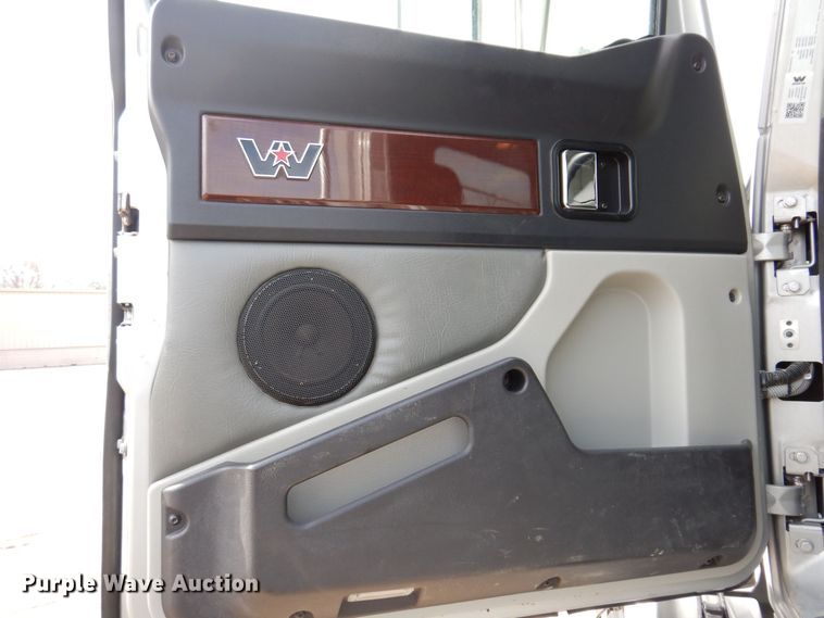 image for item MO9598 2020 Western Star 4700SB  semi truck