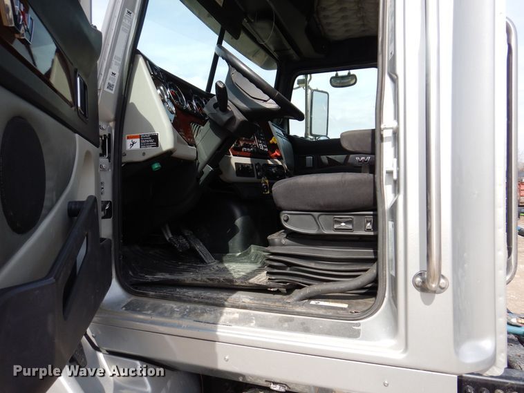 image for item MO9598 2020 Western Star 4700SB  semi truck