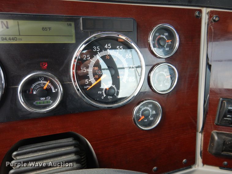 image for item MO9598 2020 Western Star 4700SB  semi truck