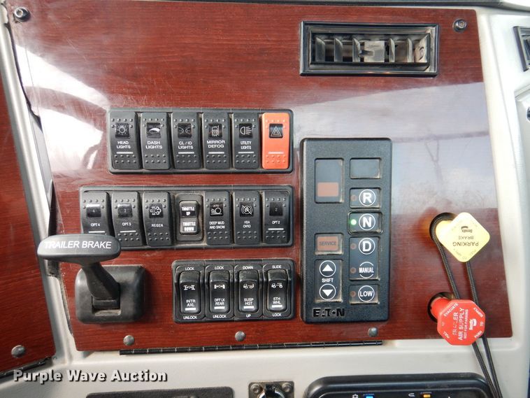 image for item MO9598 2020 Western Star 4700SB  semi truck