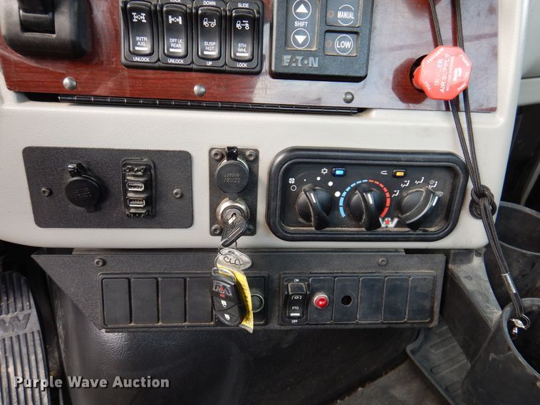 image for item MO9598 2020 Western Star 4700SB  semi truck