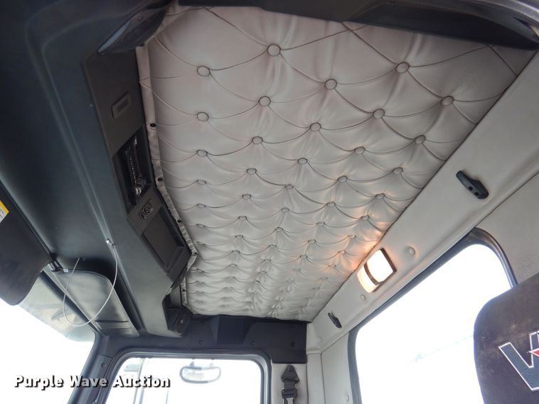 image for item MO9598 2020 Western Star 4700SB  semi truck