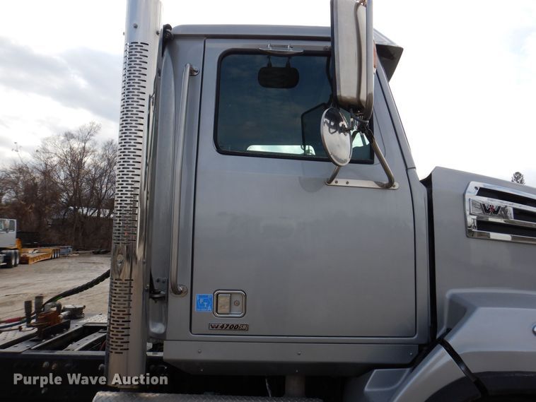 image for item MO9598 2020 Western Star 4700SB  semi truck