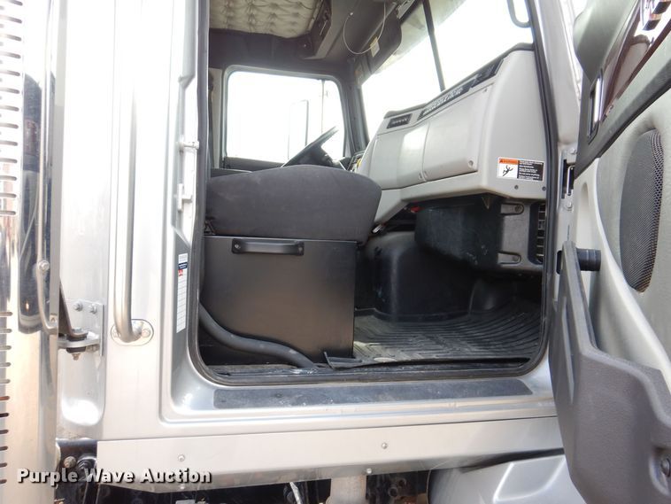 image for item MO9598 2020 Western Star 4700SB  semi truck