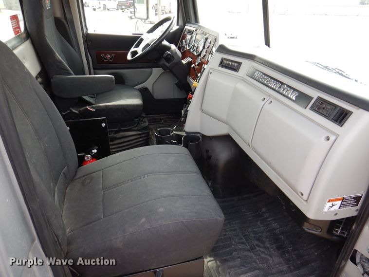 image for item MO9598 2020 Western Star 4700SB  semi truck