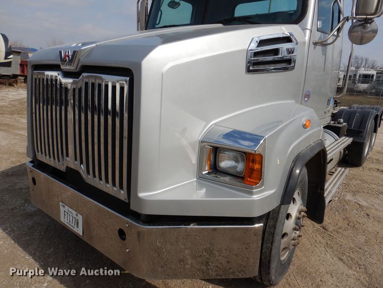 image for item MO9598 2020 Western Star 4700SB  semi truck