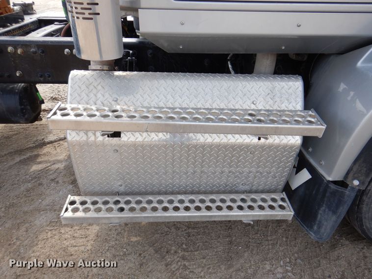 image for item MO9598 2020 Western Star 4700SB  semi truck