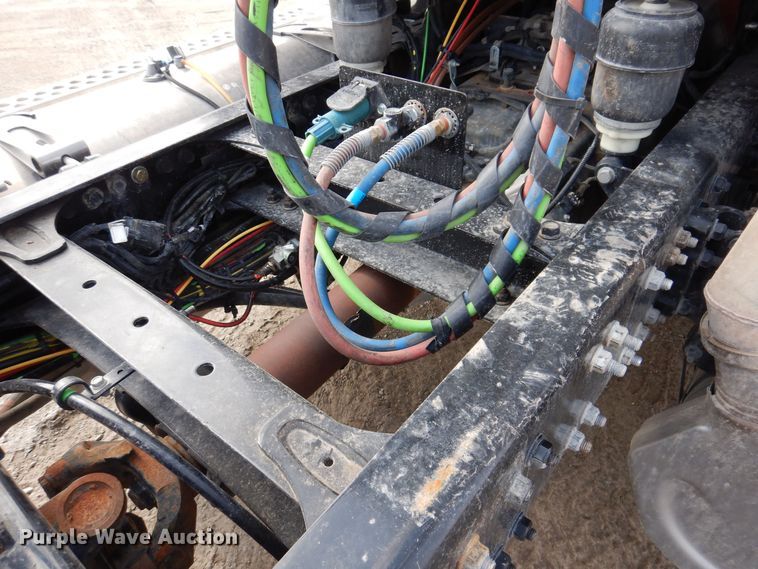 image for item MO9598 2020 Western Star 4700SB  semi truck