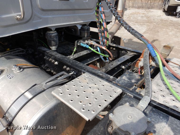 image for item MO9598 2020 Western Star 4700SB  semi truck