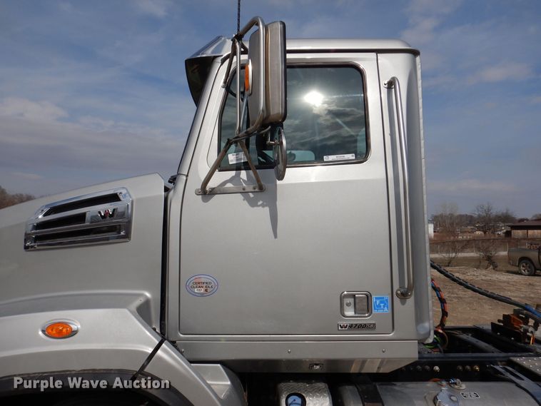 image for item MO9598 2020 Western Star 4700SB  semi truck