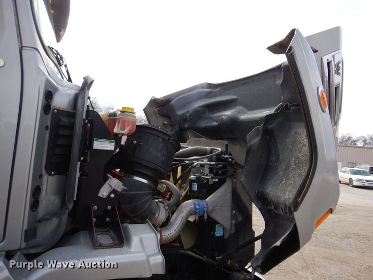 image for item MO9598 2020 Western Star 4700SB  semi truck