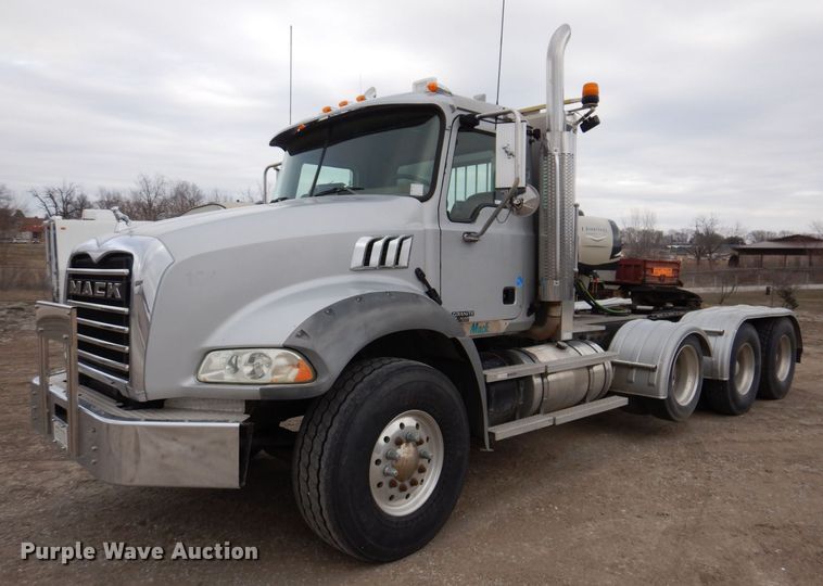 image for item MO9599 2006 Mack Granite  semi truck