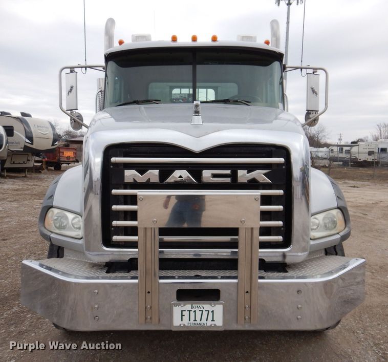 image for item MO9599 2006 Mack Granite  semi truck