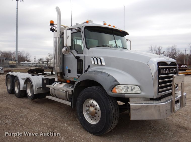 image for item MO9599 2006 Mack Granite  semi truck