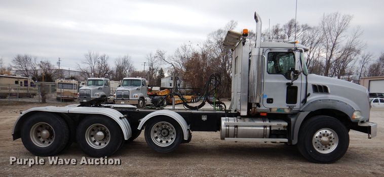 image for item MO9599 2006 Mack Granite  semi truck