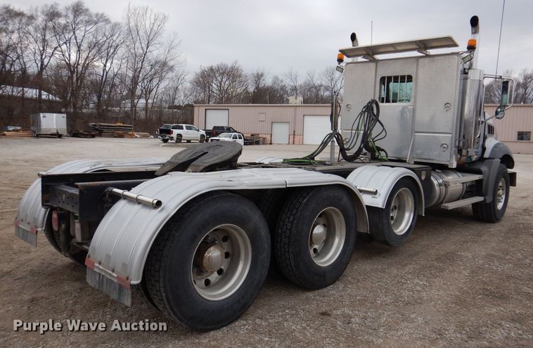 image for item MO9599 2006 Mack Granite  semi truck
