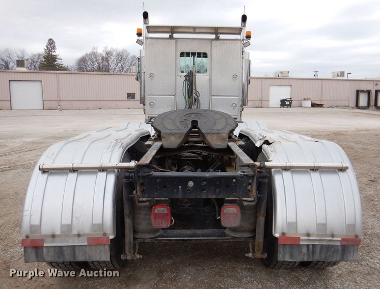 image for item MO9599 2006 Mack Granite  semi truck