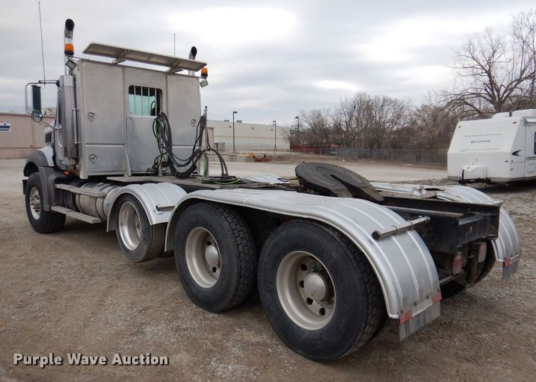 image for item MO9599 2006 Mack Granite  semi truck