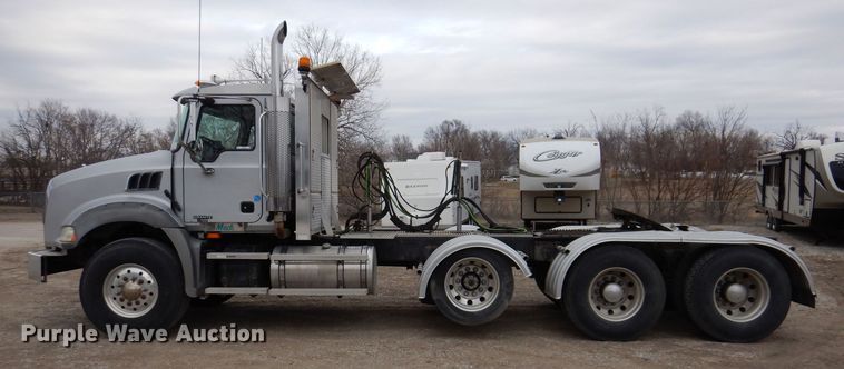 image for item MO9599 2006 Mack Granite  semi truck