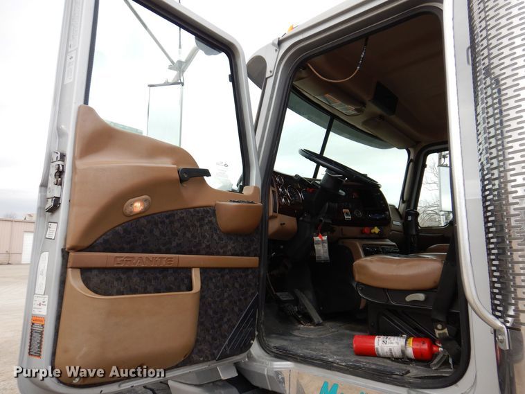 image for item MO9599 2006 Mack Granite  semi truck