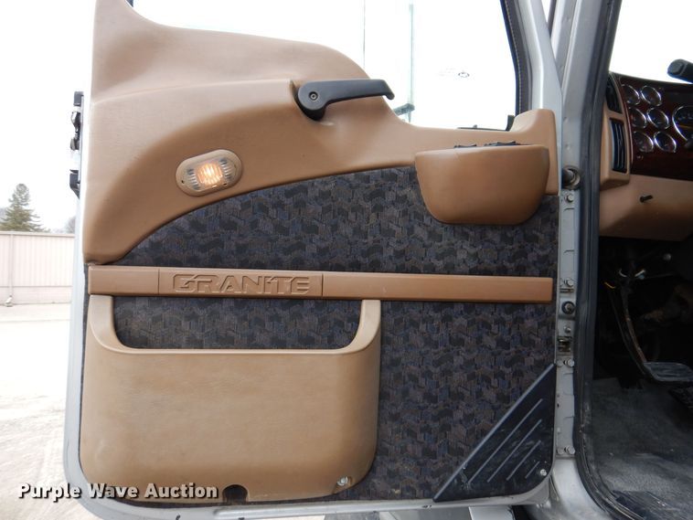 image for item MO9599 2006 Mack Granite  semi truck