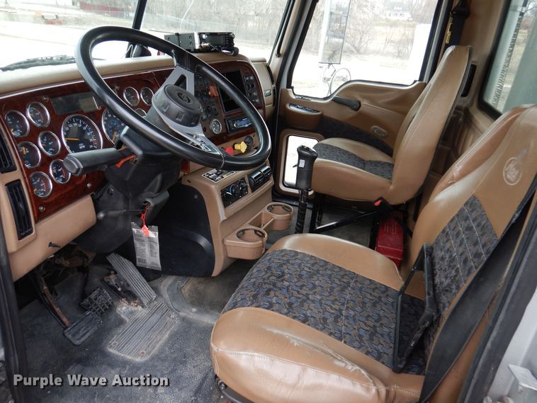 image for item MO9599 2006 Mack Granite  semi truck