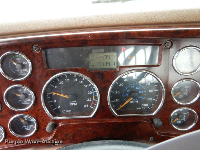 image for item MO9599 2006 Mack Granite  semi truck