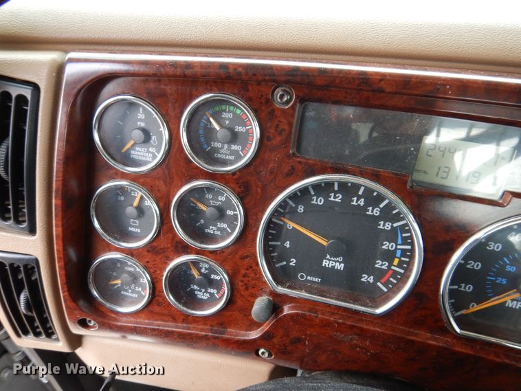 image for item MO9599 2006 Mack Granite  semi truck