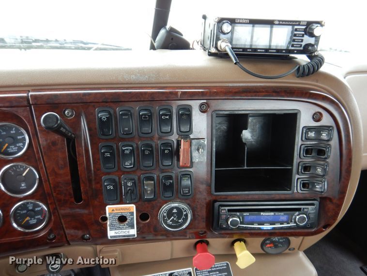 image for item MO9599 2006 Mack Granite  semi truck