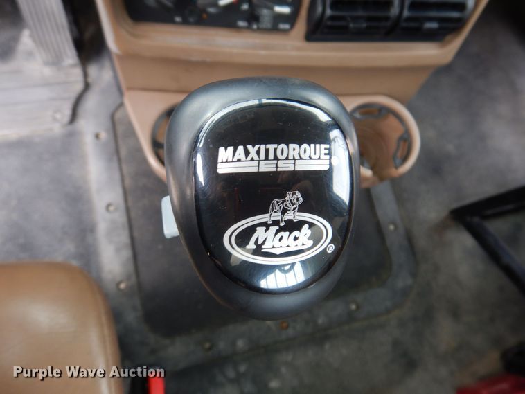 image for item MO9599 2006 Mack Granite  semi truck