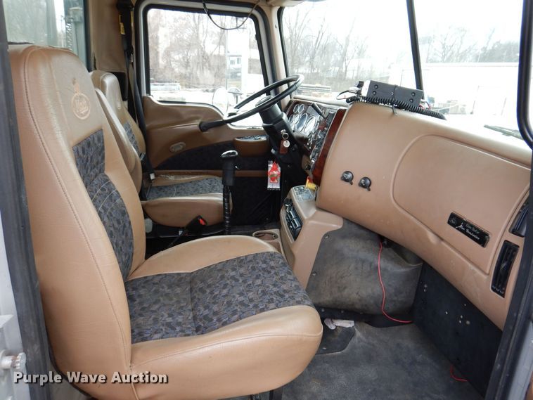 image for item MO9599 2006 Mack Granite  semi truck