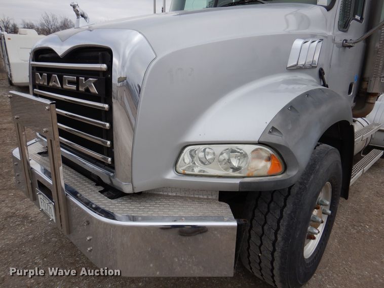 image for item MO9599 2006 Mack Granite  semi truck