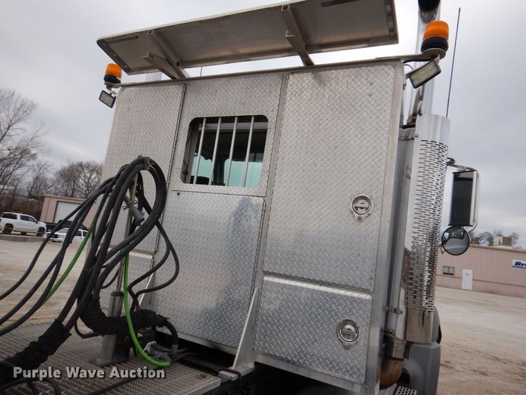 image for item MO9599 2006 Mack Granite  semi truck