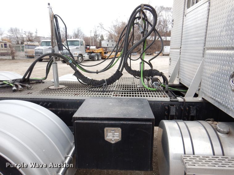 image for item MO9599 2006 Mack Granite  semi truck