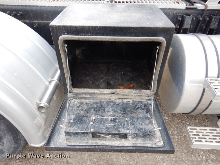 image for item MO9599 2006 Mack Granite  semi truck