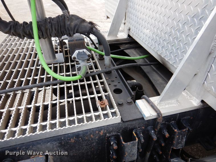 image for item MO9599 2006 Mack Granite  semi truck