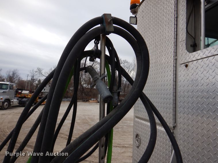 image for item MO9599 2006 Mack Granite  semi truck