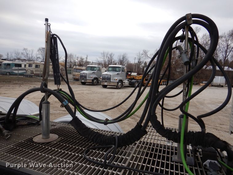 image for item MO9599 2006 Mack Granite  semi truck