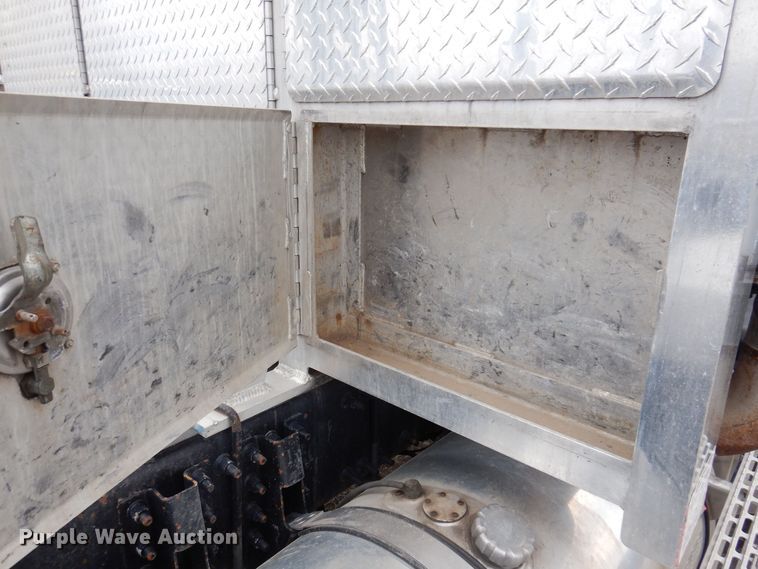 image for item MO9599 2006 Mack Granite  semi truck