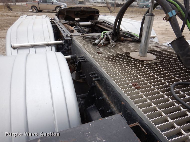 image for item MO9599 2006 Mack Granite  semi truck